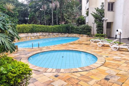 Apartamento à venda com 185m², 4 quartos e 3 vagas Apartamento à venda com 185m², 4 quartos e 3 vagasÁrea comum - Piscina