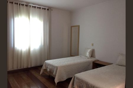 Casa à venda com 350m², 3 quartos e 3 vagas