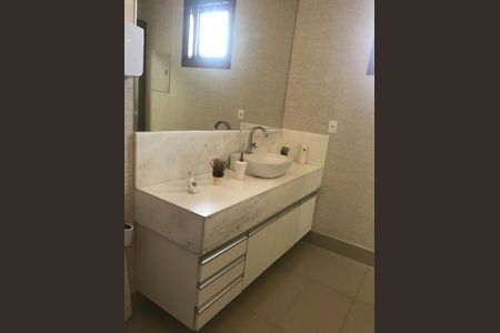 Casa à venda com 550m², 1 quarto e 2 vagas Casa à venda com 550m², 1 quarto e 2 vagasBanheiro