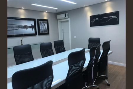 Casa à venda com 550m², 1 quarto e 2 vagas Casa à venda com 550m², 1 quarto e 2 vagasSala