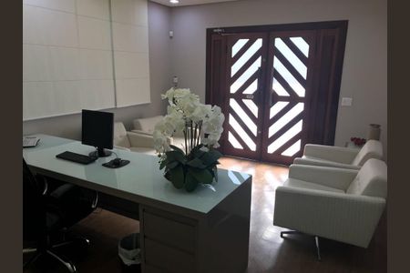 Casa à venda com 550m², 1 quarto e 2 vagas Casa à venda com 550m², 1 quarto e 2 vagasEntrada