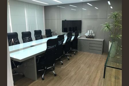 Casa à venda com 550m², 1 quarto e 2 vagas Casa à venda com 550m², 1 quarto e 2 vagasSala