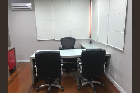 Casa à venda com 550m², 1 quarto e 2 vagas Casa à venda com 550m², 1 quarto e 2 vagasQuarto 1