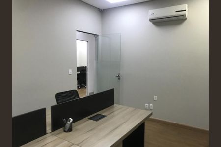 Casa à venda com 550m², 1 quarto e 2 vagas Casa à venda com 550m², 1 quarto e 2 vagasSala
