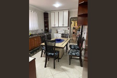 Casa à venda com 135m², 3 quartos e 4 vagas