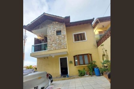 Casa à venda com 232m², 3 quartos e 4 vagas