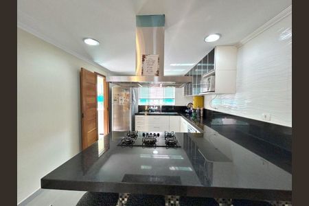 Casa à venda com 270m², 4 quartos e 4 vagas