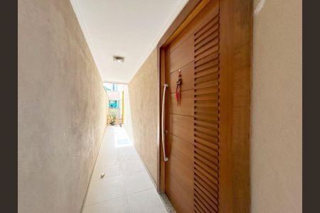 Casa à venda com 270m², 4 quartos e 4 vagas