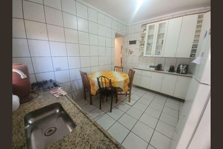 Casa à venda com 3 quartos, 200m² em Vila Rosalia, Guarulhos