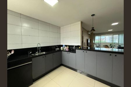 Casa à venda com 125m², 3 quartos e 7 vagas