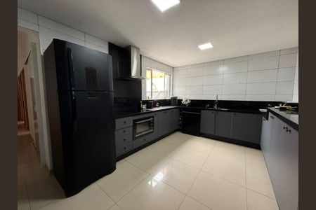 Casa à venda com 125m², 3 quartos e 7 vagas