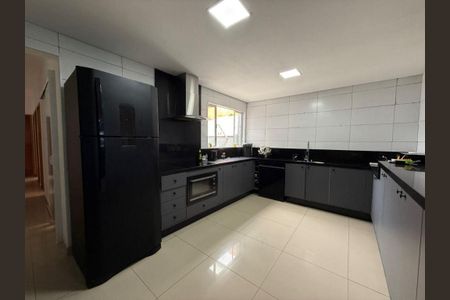 Casa à venda com 125m², 3 quartos e 7 vagas