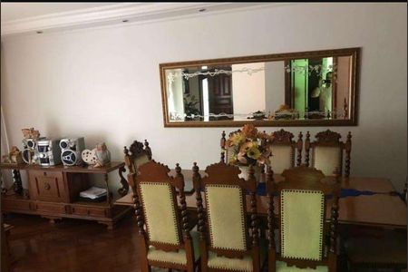 Casa à venda com 376m², 4 quartos e 6 vagas