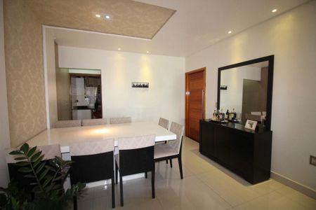 Casa à venda com 350m², 3 quartos e 3 vagas
