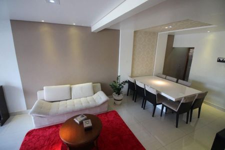 Casa à venda com 350m², 3 quartos e 3 vagas