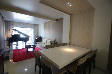Casa à venda com 350m², 3 quartos e 3 vagas
