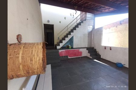 Casa à venda com 102m², 2 quartos e 2 vagas