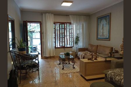 Casa à venda com 246m², 3 quartos e 7 vagas