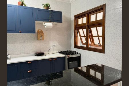 Casa à venda com 106m², 2 quartos e 6 vagas