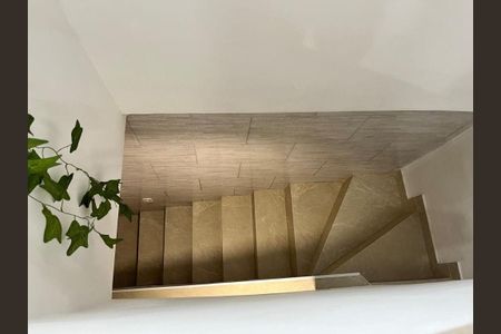 Casa à venda com 106m², 2 quartos e 6 vagas