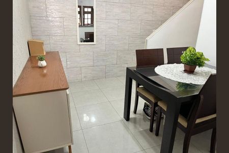 Casa à venda com 106m², 2 quartos e 6 vagas