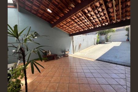 Casa à venda com 106m², 2 quartos e 6 vagas