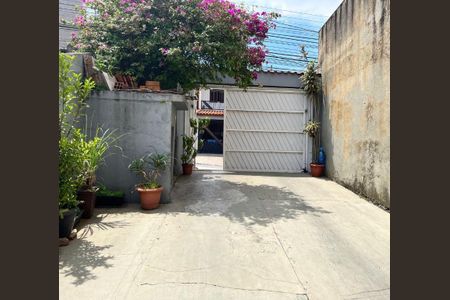 Casa à venda com 106m², 2 quartos e 6 vagas