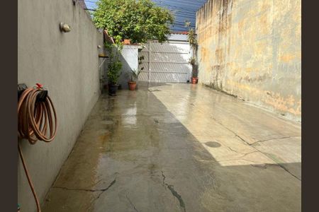 Casa à venda com 106m², 2 quartos e 6 vagas