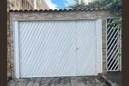 Casa à venda com 106m², 2 quartos e 6 vagas