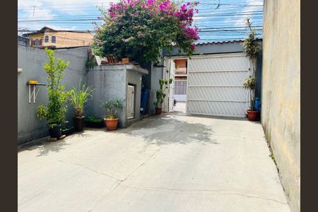 Casa à venda com 106m², 2 quartos e 6 vagas