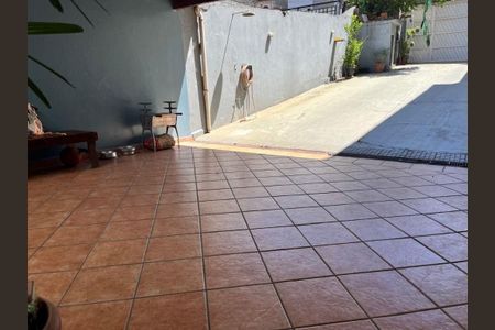 Casa à venda com 106m², 2 quartos e 6 vagas