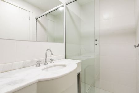 Apartamento para alugar com 65m², 2 quartos e 1 vaga Apartamento para alugar com 65m², 2 quartos e 1 vagaBanheiro da Suíte