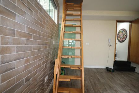 Apartamento à venda com 90m², 3 quartos e 1 vagaEscada Quarto 3