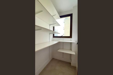Apartamento à venda com 265m², 4 quartos e 3 vagas Apartamento à venda com 265m², 4 quartos e 3 vagasDespensa