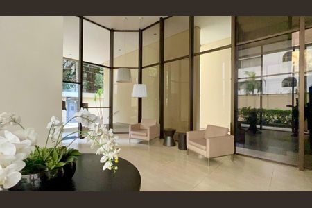 Apartamento à venda com 265m², 4 quartos e 3 vagas Apartamento à venda com 265m², 4 quartos e 3 vagasHall de entrada