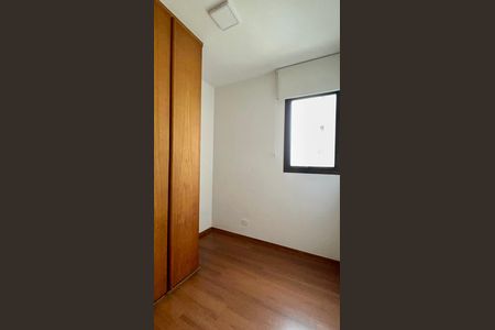 Apartamento à venda com 265m², 4 quartos e 3 vagas Apartamento à venda com 265m², 4 quartos e 3 vagasQuarto de Serviço 1