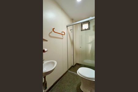Apartamento à venda com 265m², 4 quartos e 3 vagas Apartamento à venda com 265m², 4 quartos e 3 vagasBanheiro de serviço