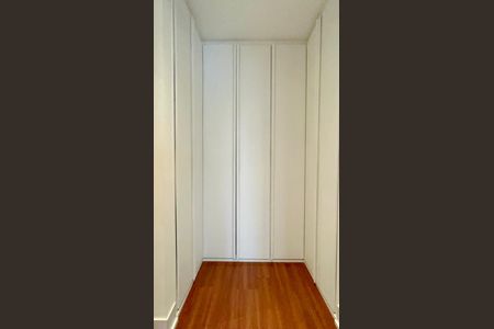 Apartamento à venda com 265m², 4 quartos e 3 vagas Apartamento à venda com 265m², 4 quartos e 3 vagasSuíte 2