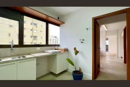 Apartamento à venda com 265m², 4 quartos e 3 vagas Apartamento à venda com 265m², 4 quartos e 3 vagasÁrea de Serviço