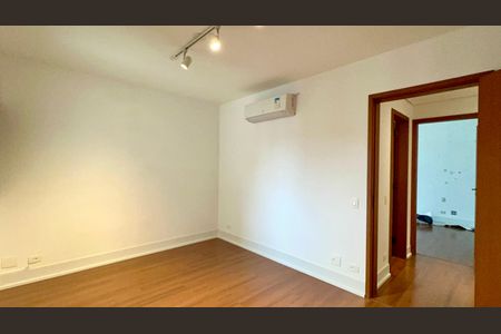Apartamento à venda com 265m², 4 quartos e 3 vagas Apartamento à venda com 265m², 4 quartos e 3 vagasQuarto 1