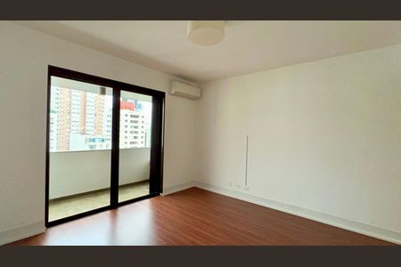 Apartamento à venda com 265m², 4 quartos e 3 vagas Apartamento à venda com 265m², 4 quartos e 3 vagasSuíte 2