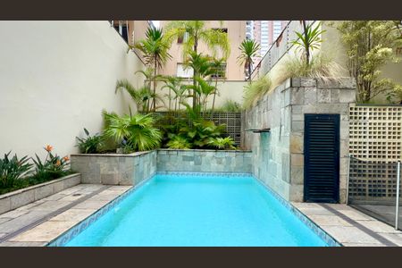 Apartamento à venda com 265m², 4 quartos e 3 vagas Apartamento à venda com 265m², 4 quartos e 3 vagasÁrea comum - Piscina