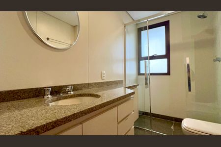 Apartamento à venda com 265m², 4 quartos e 3 vagas Apartamento à venda com 265m², 4 quartos e 3 vagasBanheiro