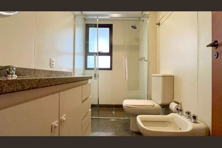Apartamento à venda com 265m², 4 quartos e 3 vagas Apartamento à venda com 265m², 4 quartos e 3 vagasBanheiro