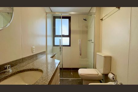 Apartamento à venda com 265m², 4 quartos e 3 vagas Apartamento à venda com 265m², 4 quartos e 3 vagasBanheiro