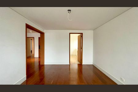 Apartamento à venda com 265m², 4 quartos e 3 vagas Apartamento à venda com 265m², 4 quartos e 3 vagasSala de Jantar