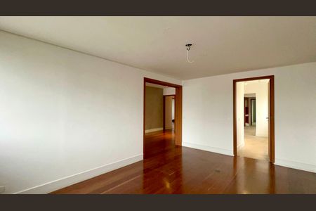 Apartamento à venda com 265m², 4 quartos e 3 vagas Apartamento à venda com 265m², 4 quartos e 3 vagasSala de Jantar