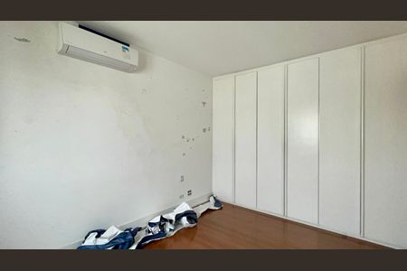 Apartamento à venda com 265m², 4 quartos e 3 vagas Apartamento à venda com 265m², 4 quartos e 3 vagasQuarto 2