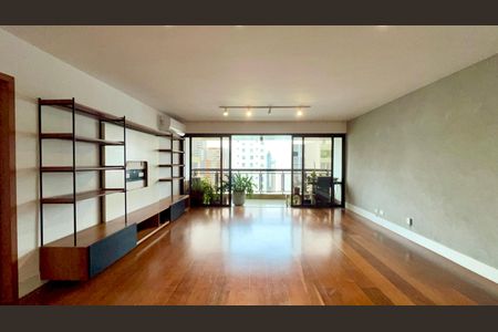 Apartamento à venda com 265m², 4 quartos e 3 vagas Apartamento à venda com 265m², 4 quartos e 3 vagasSala