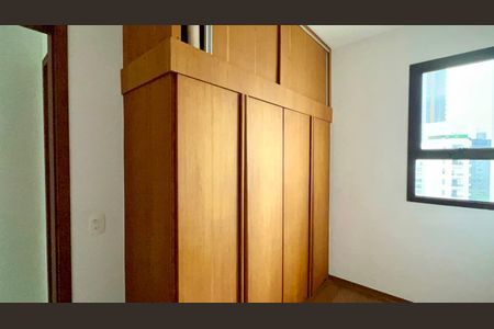 Apartamento à venda com 265m², 4 quartos e 3 vagas Apartamento à venda com 265m², 4 quartos e 3 vagasQuarto de Serviço 2